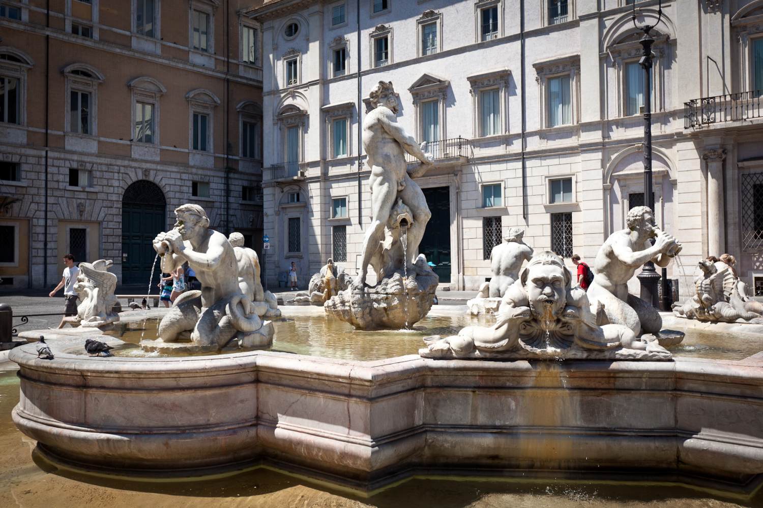 Fontana del Moro by PORTA, Giacomo della