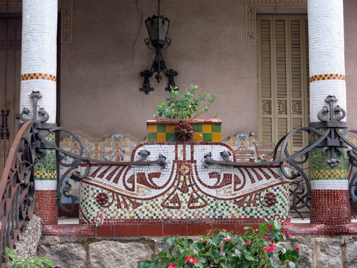 Casa Barbey: porch by RASPALL, Manuel Joaquim