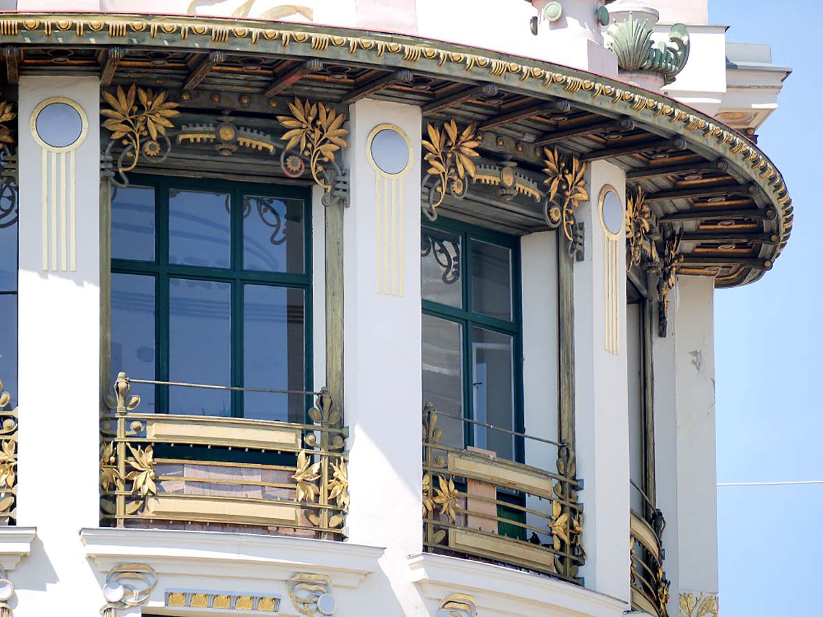 Medallion House: detail of the exterior by WAGNER, Otto