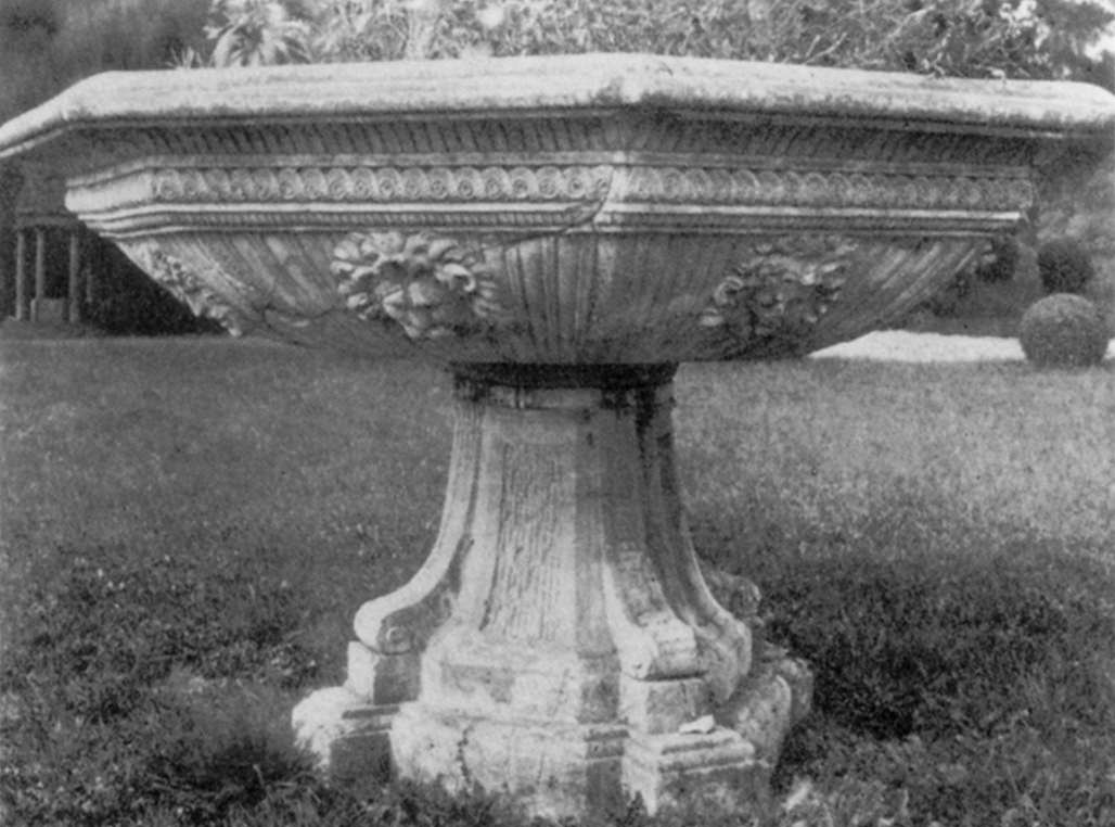 Fountain by GAGINI, Pace