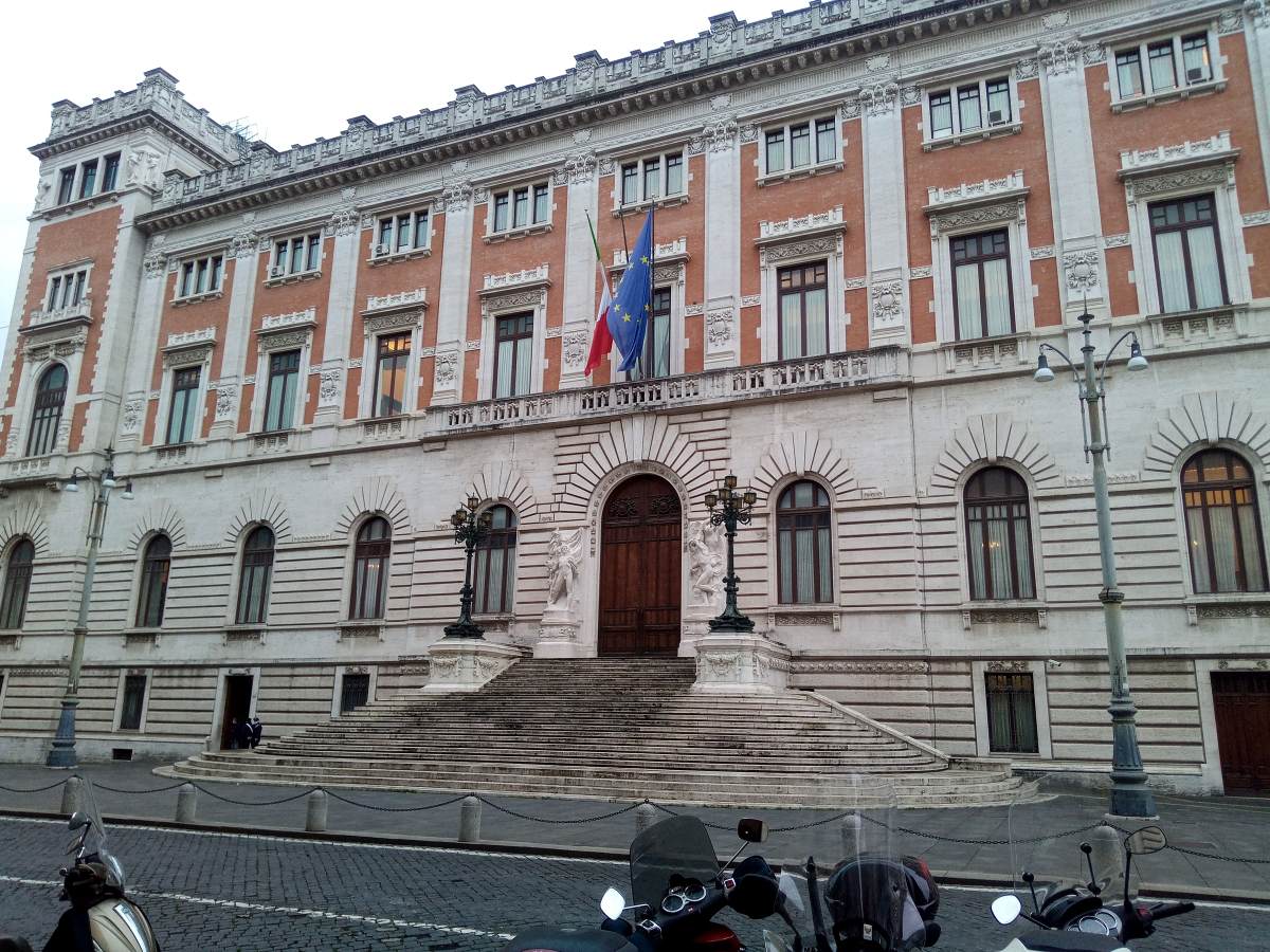 Palazzo Montecitorio: backside view by