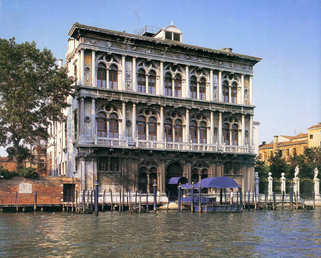 Palazzo Loredan Vendramin Calergi: Façade by CODUSSI, Mauro