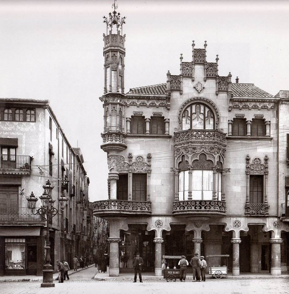 Casa Navàs: exterior by