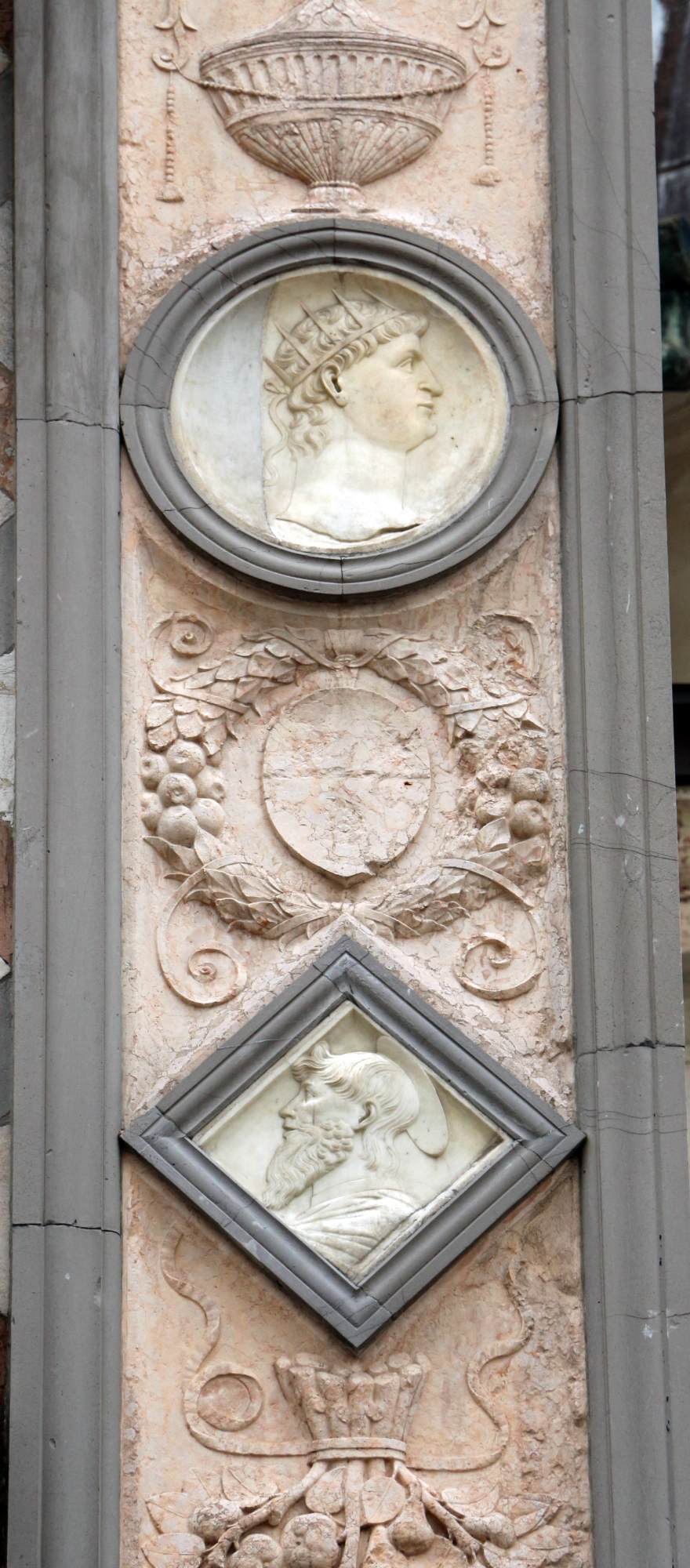 Façade of the Cappella Colleoni (detail) by AMADEO, Giovanni Antonio