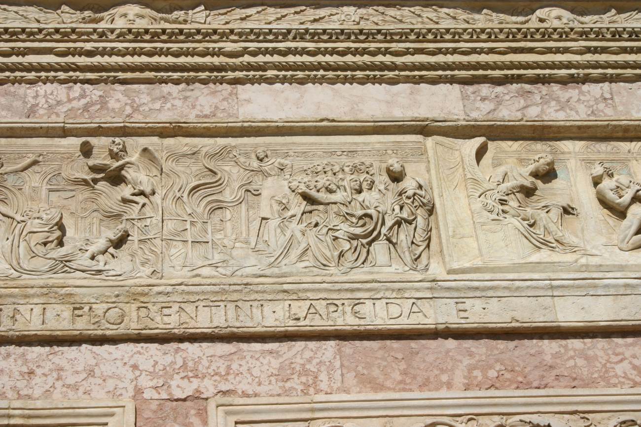 Sculptures on the façade (detail) by AGOSTINO DI DUCCIO