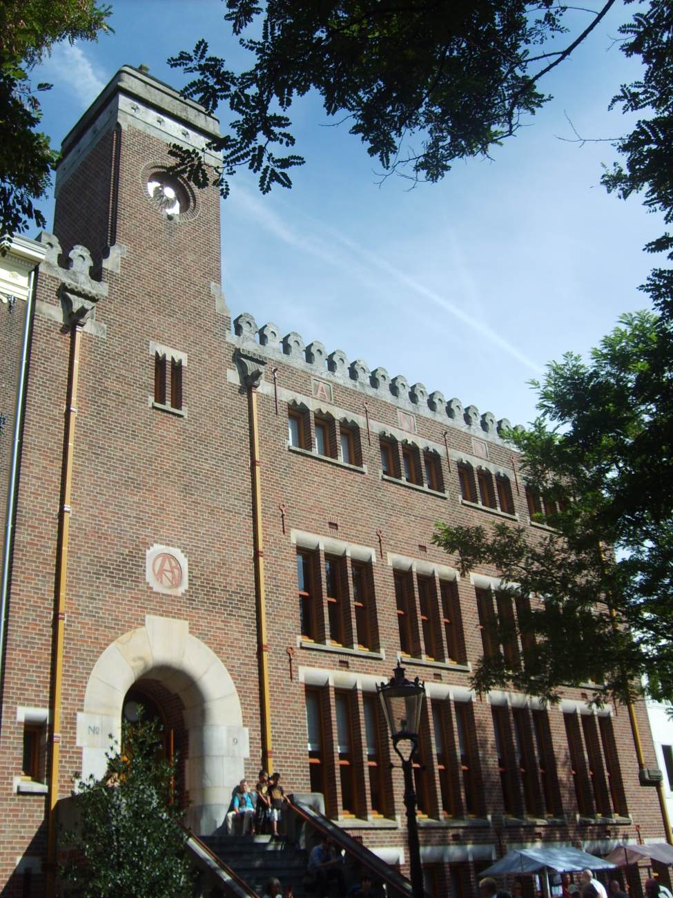 De Burcht van Berlage: entrance by