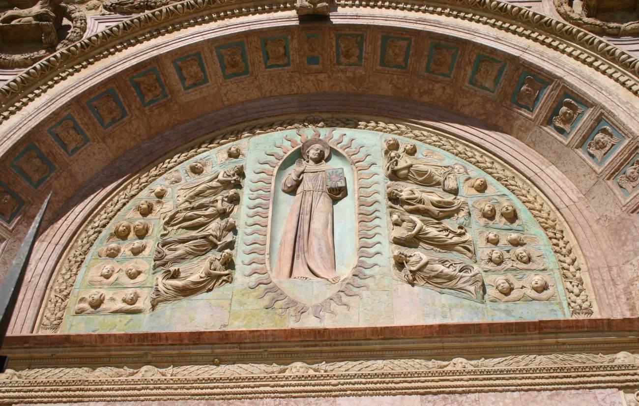 Sculptures on the façade (detail) by AGOSTINO DI DUCCIO