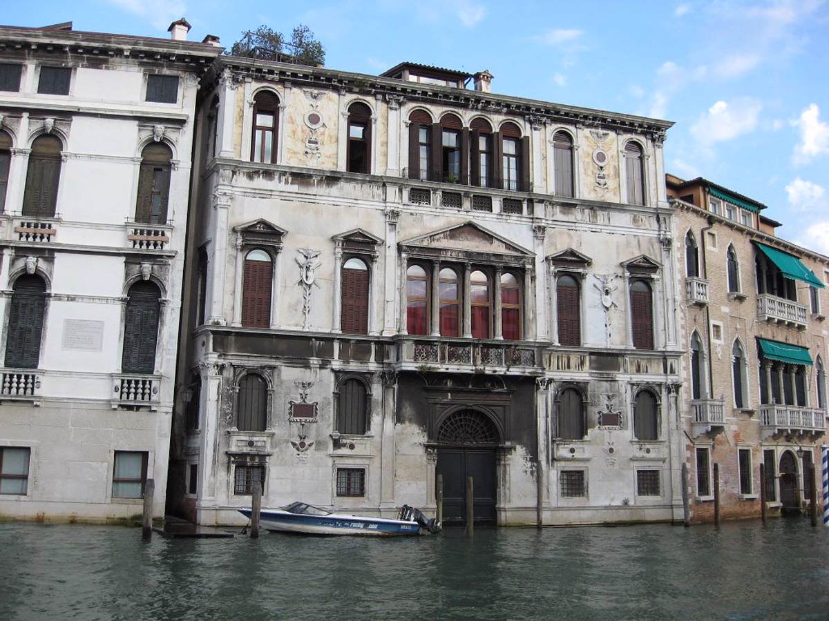 Palazzo Contarini delle Figure: Façade by