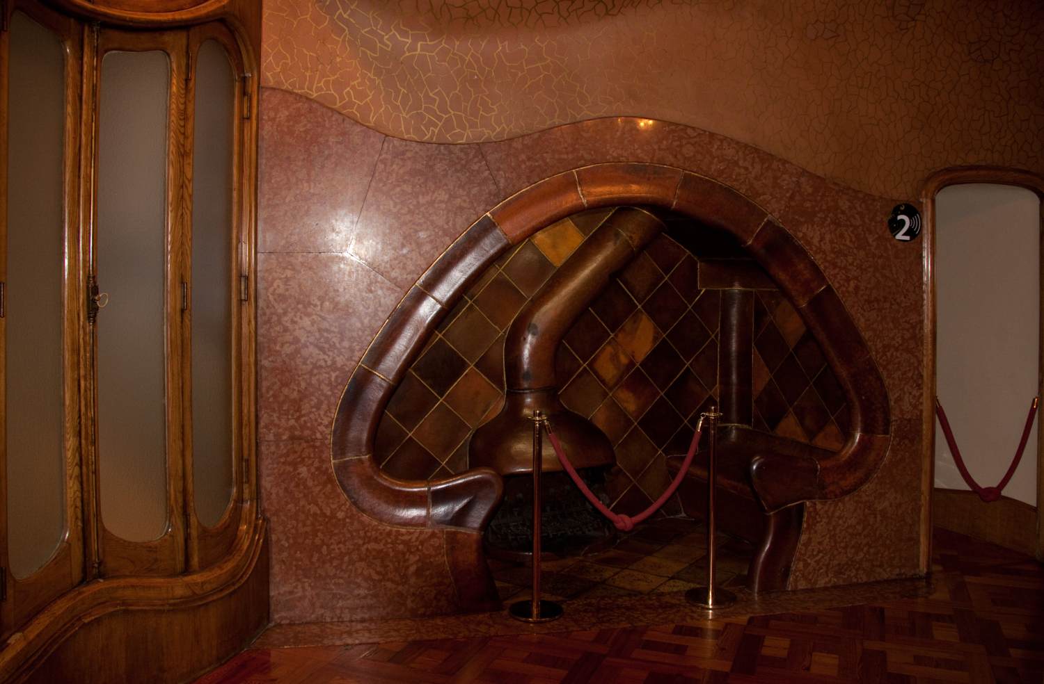 Casa Batlló: Fireplace Room by GAUDÍ, Antoni