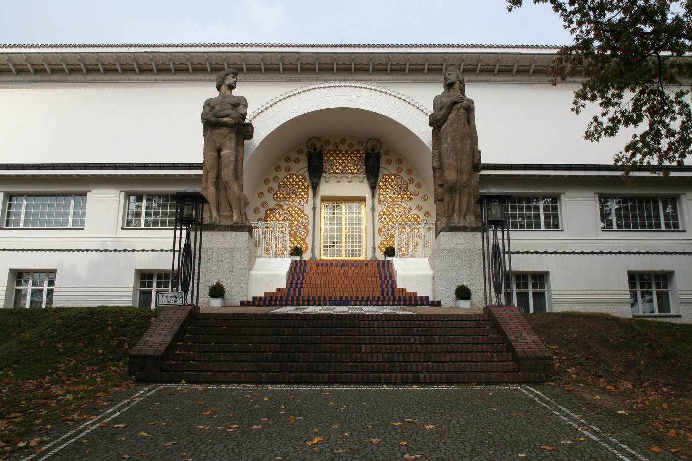 Ernst-Ludwig-Haus: portal by OLBRICH, Josef Maria