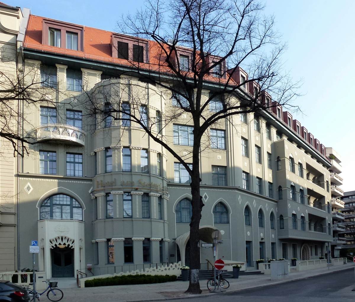 Haus am Steinplatz: exterior by ENDELL, August