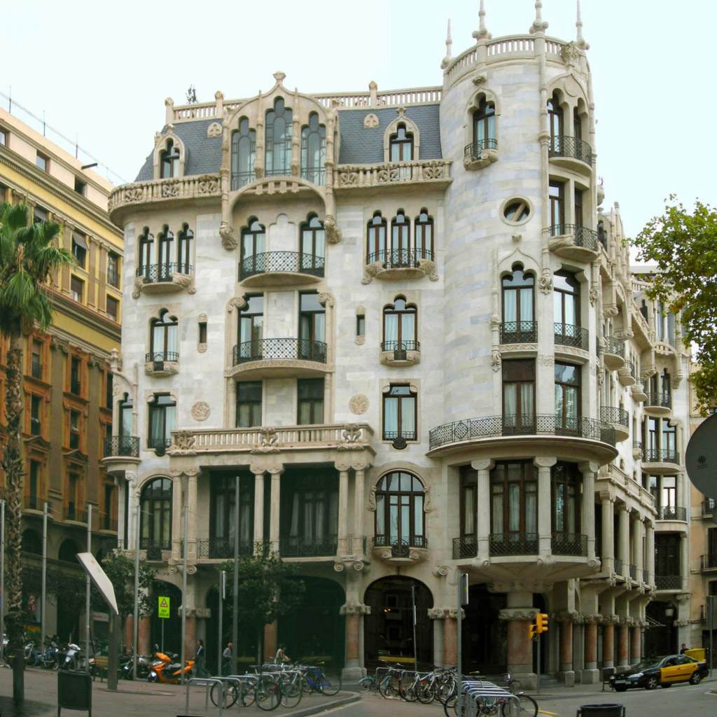 Casa Fuster: exterior view by DOMÈNECH I MONTANER, Lluís