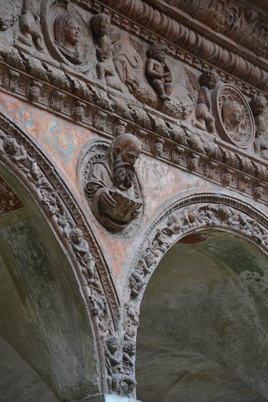 Spandrel decoration of the Small Cloister (detail) by AMADEO, Giovanni Antonio