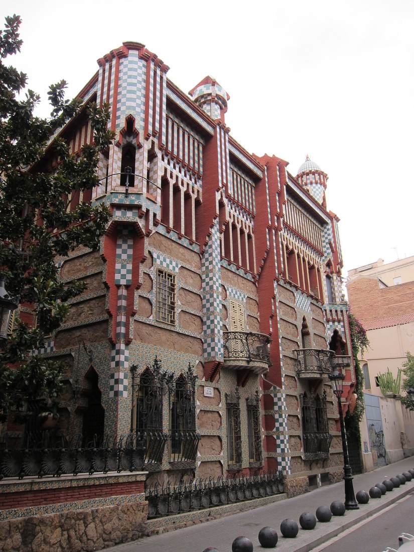 Casa Vicens: exterior view by GAUDÍ, Antoni