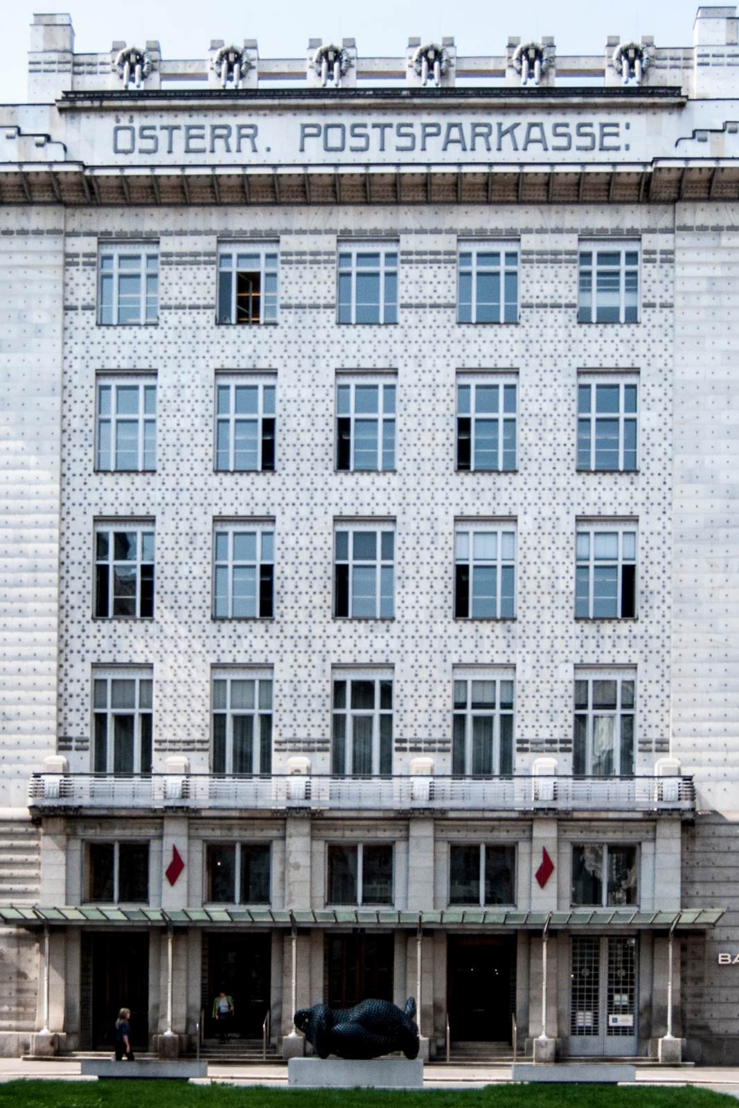 Österreichische Postsparkasse: entrance façade by WAGNER, Otto