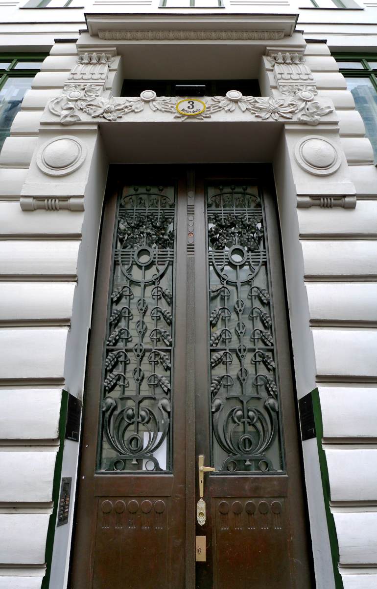 Otto Wagner House: detail of the exterior by