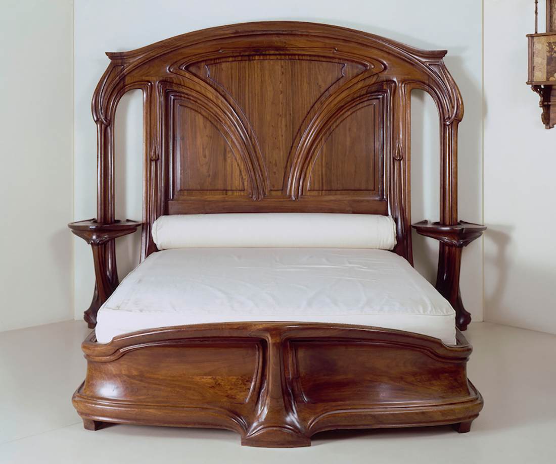 Bedroom furniture: bed by