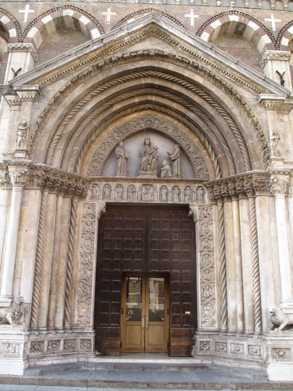 Main portal by SANTI, Andriolo di Pagano de'