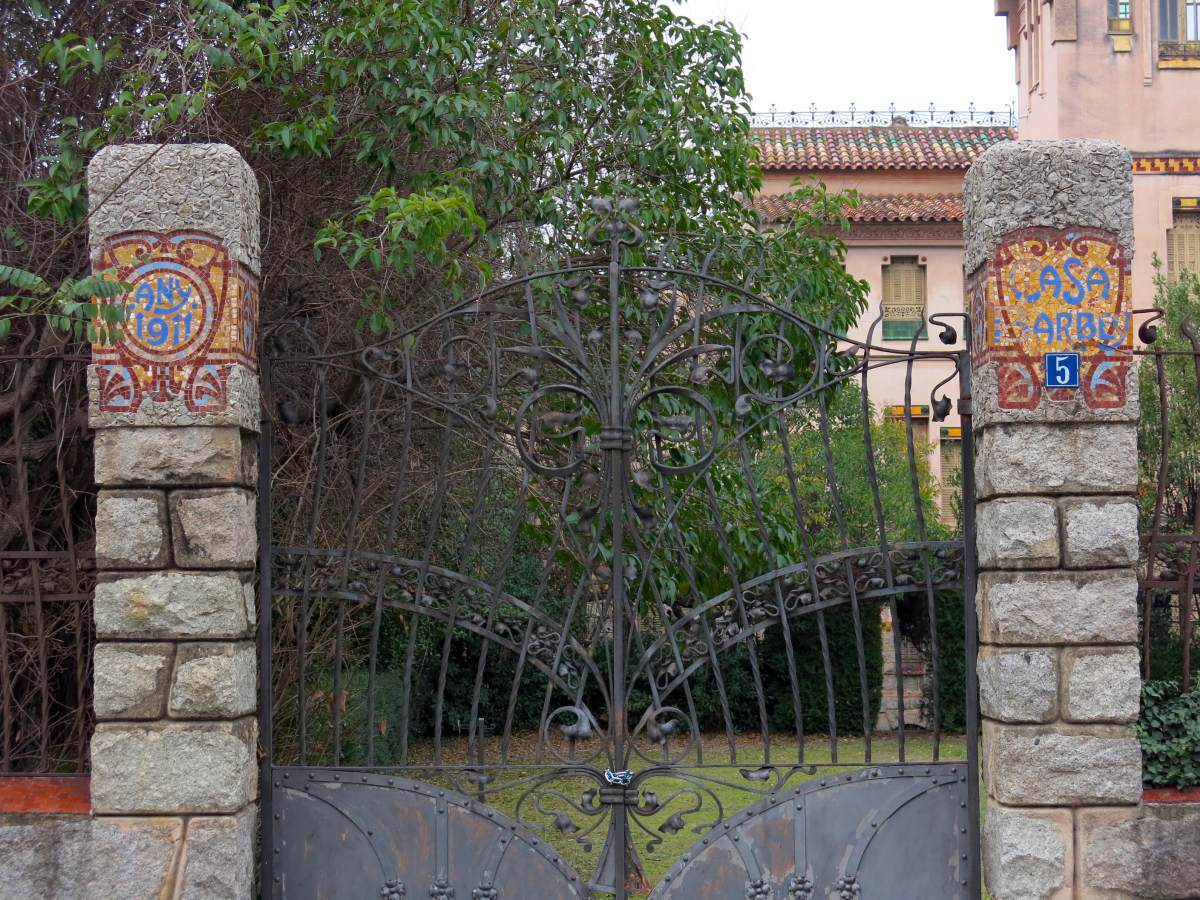 Casa Barbey: fence (detail) by