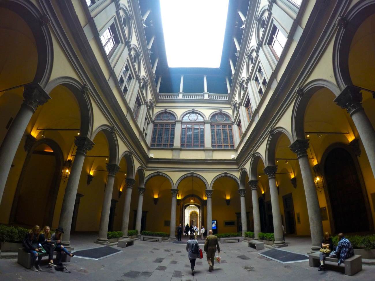 Palazzo Strozzi: Inner courtyard by CRONACA