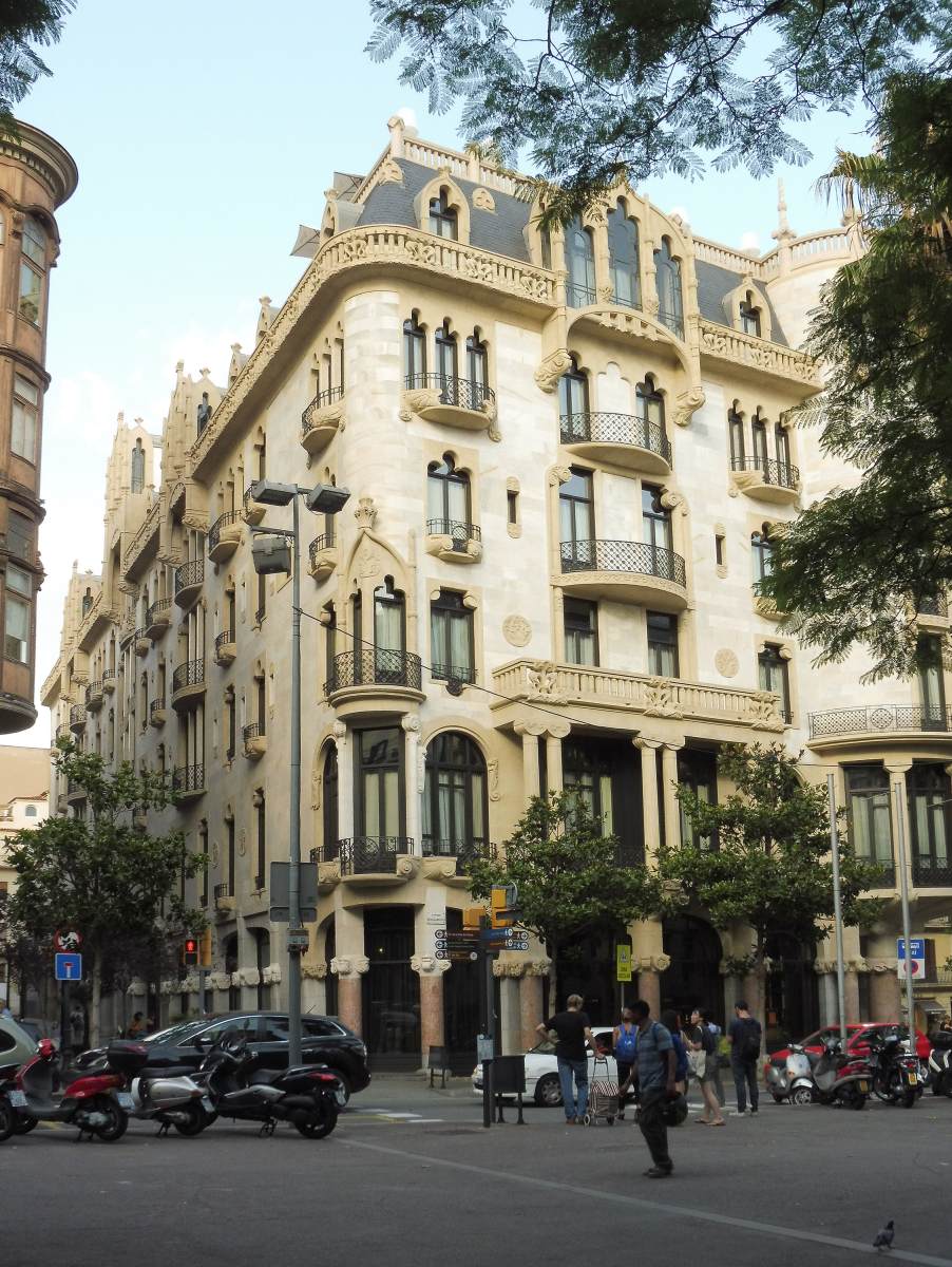 Casa Fuster: exterior view by DOMÈNECH I MONTANER, Lluís