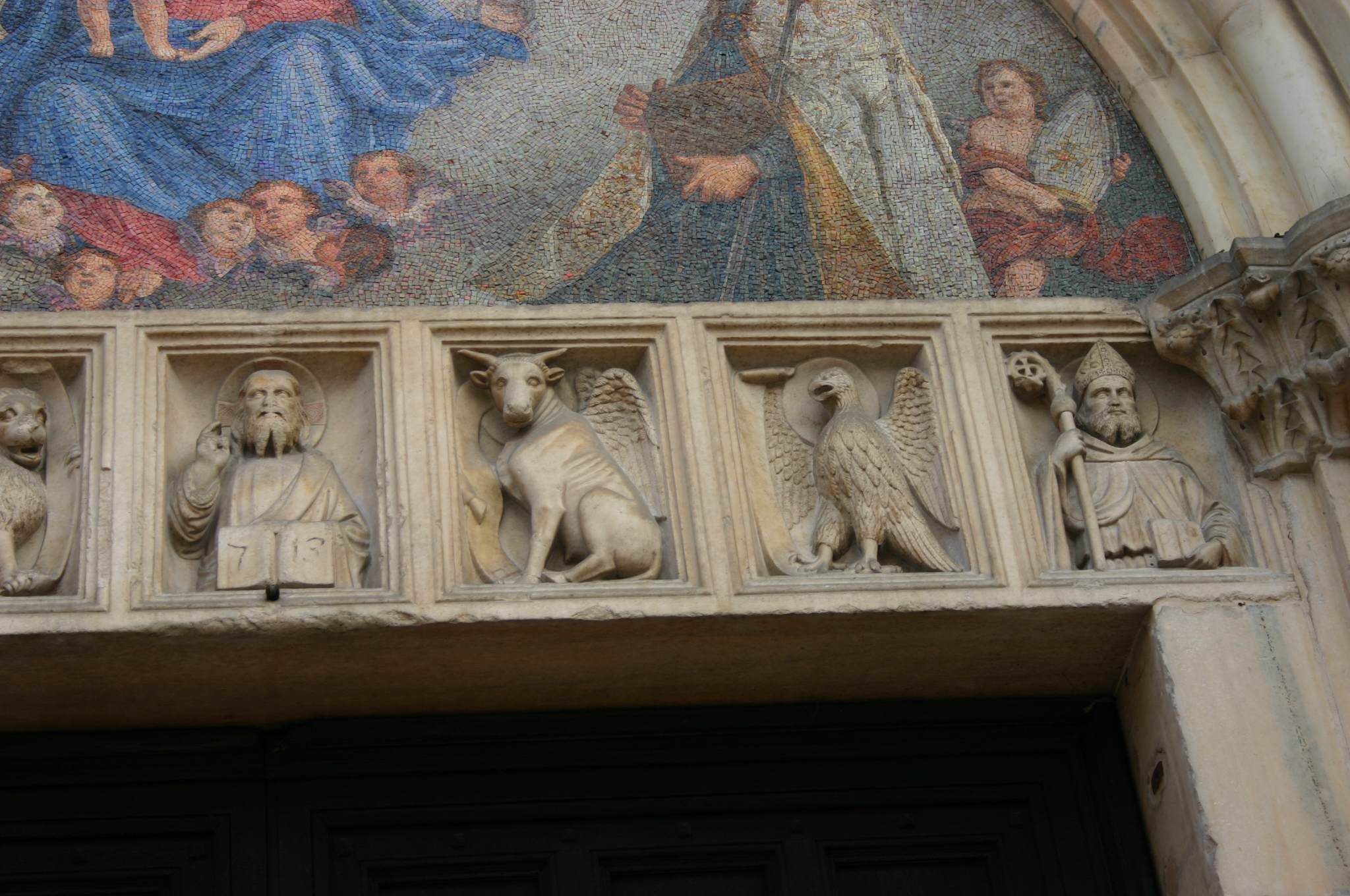 Reliefs on the lintel (right side) by