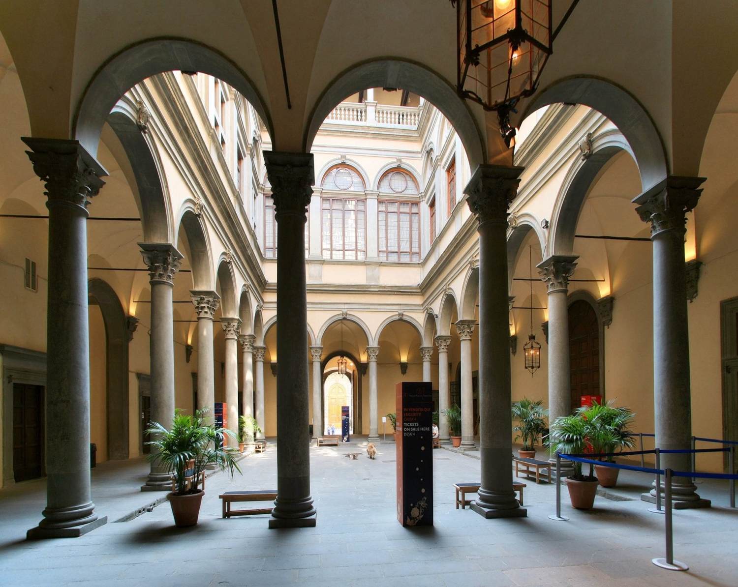 Palazzo Strozzi: Inner courtyard by CRONACA