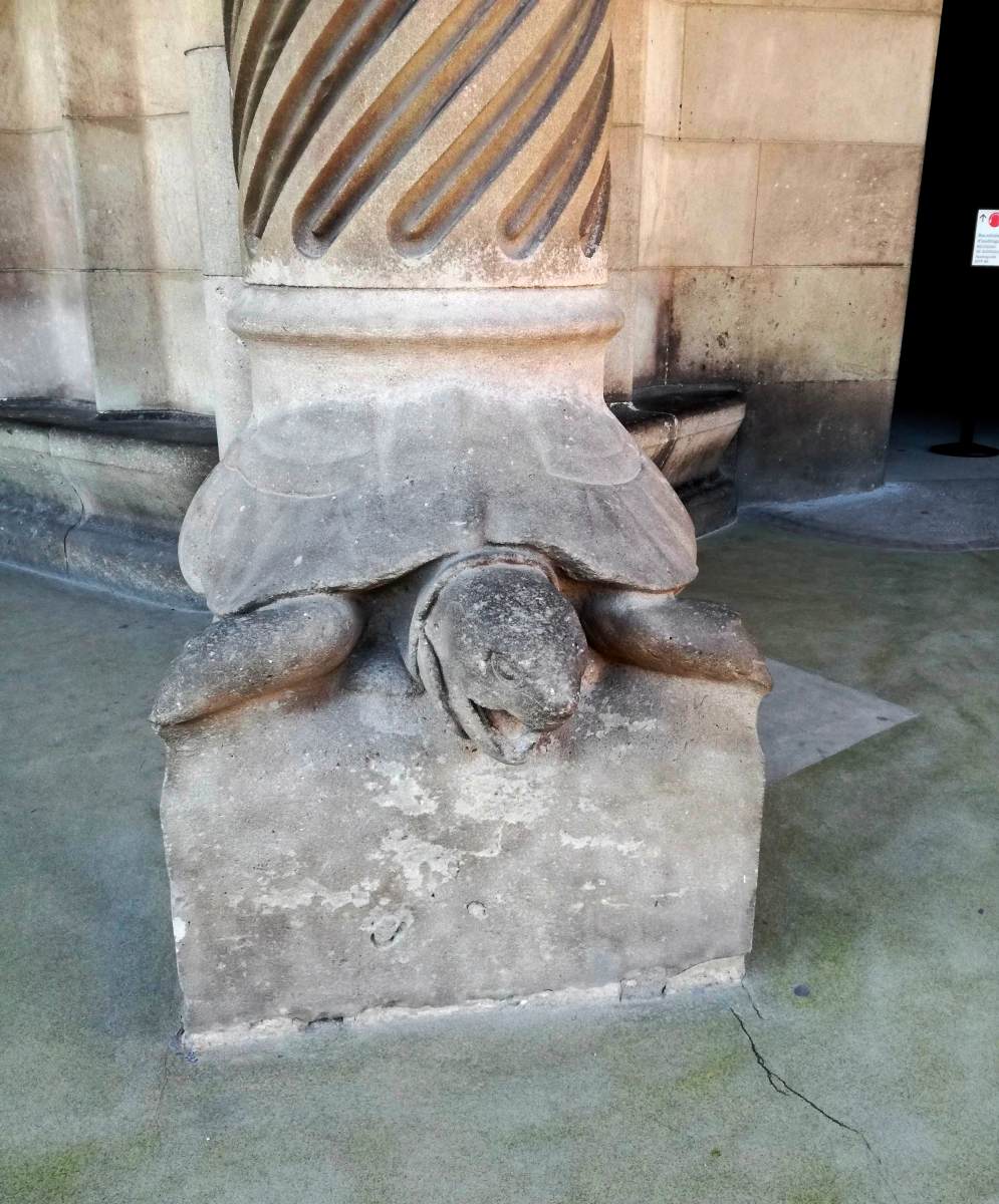 Parc Güell: tortoise by GAUDÍ, Antoni