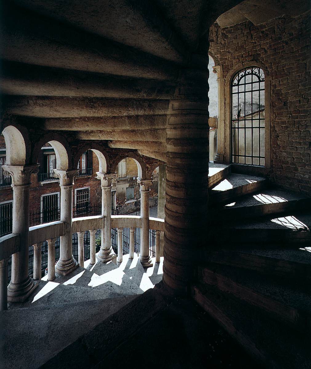 Palazzo Contarini del Bovolo: External staircase by SPAVENTO, Giorgio