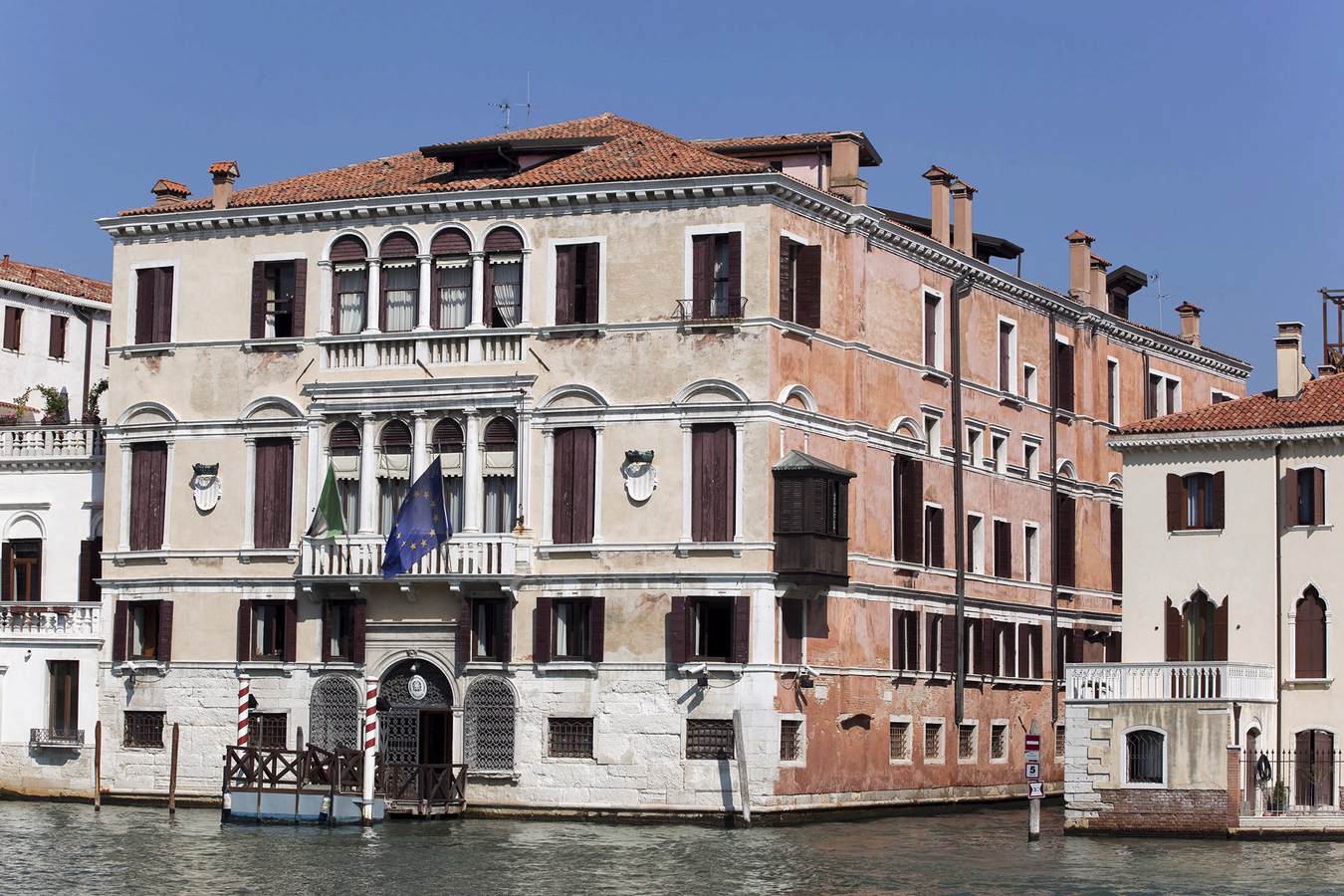 Palazzo Gussoni Grimani della Vida: Façade by SANMICHELI, Michele