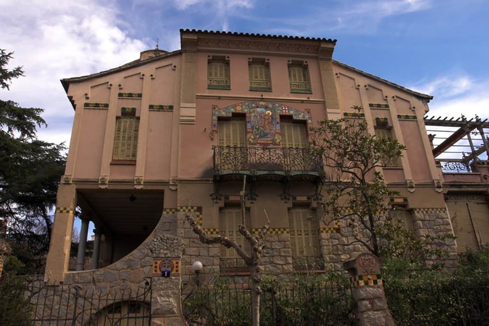 Casa Barbey: side façade by RASPALL, Manuel Joaquim