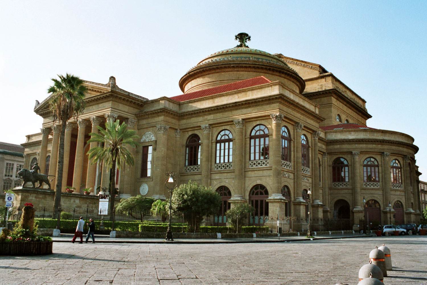 Teatro Massimo: general view by BASILE, Ernesto