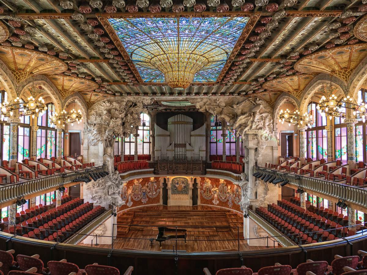 Interior view by DOMÈNECH I MONTANER, Lluís